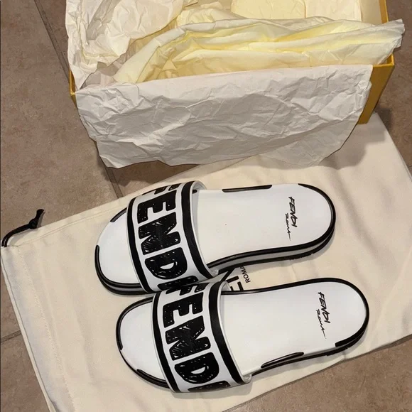 🤍Fendi x Joshua Vibes Roma Calfskin Fussbetts Slide Sandals 38 Snow White